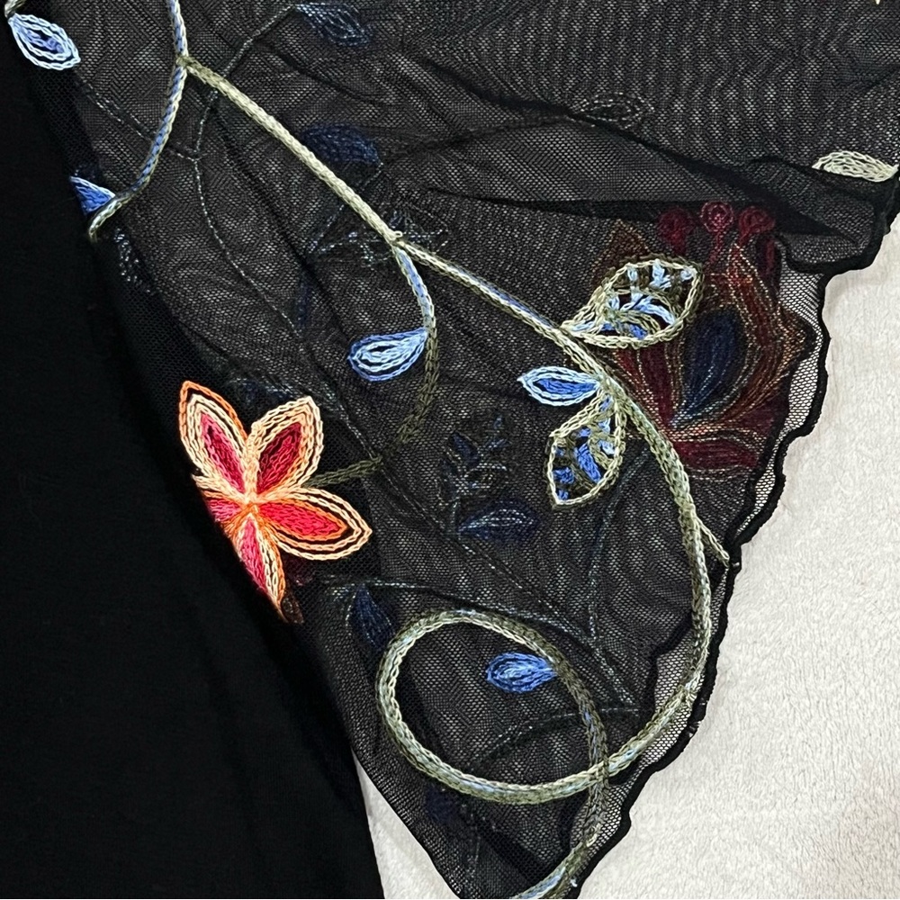 Kim & Cami Black Top with Embroidered Floral Mesh Sleeves 2X - Picture 6 of 13